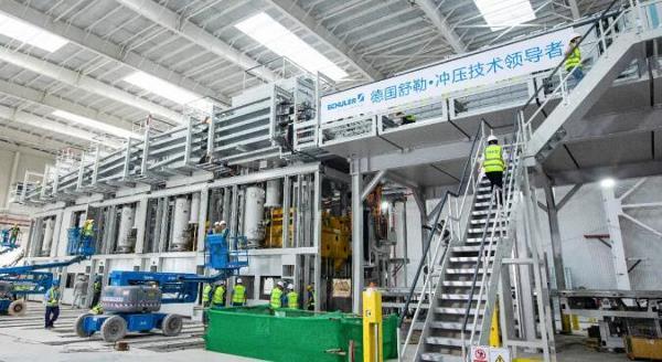 恒大汽车基地试生产！2545位“钢铁侠”上阵