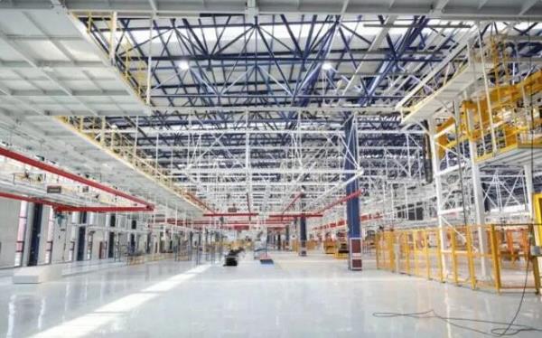 首个5G智能新能源商用车制造基地投产