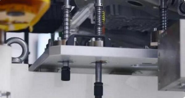 1500个零部件，如何华丽变身？