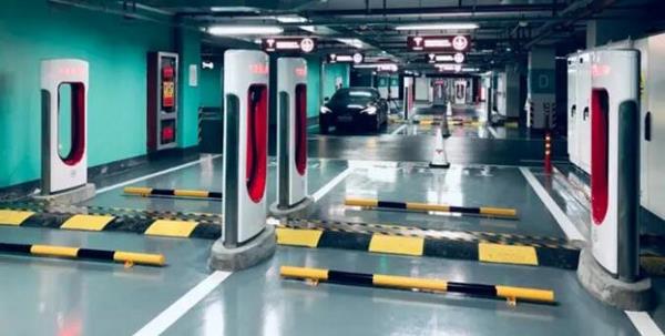 特斯拉全球最大72桩超级充电站上线