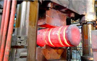 大型异形船用中间轴锻件，成功锻造！