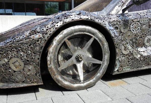 用废旧零部件打造1:1比例法拉利跑车