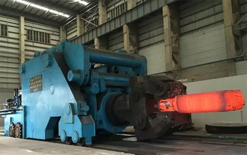 中国重型院研制成功世界最大锻造操作机