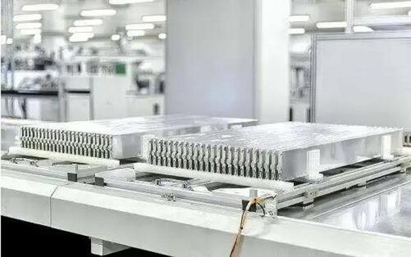 比亚迪“刀片电池”首条生产线预计年底试产